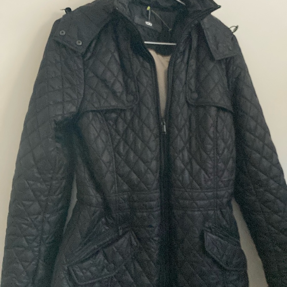 Tumi adjustable light quilted car coat. Removable hood. Very nice condition.